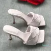 2022-نساء مربع تو أحذية عالية الكعب امرأة نسج فاخر مصمم البغال خنجر كعب مضخات مثير السيدات فستان جلدي صنادل حفلات