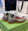 2021 المصممون أحذية الرفاهية متعددة الألوان Rhyton Women Men Sneakers المدربين عتيقة chaussures السيدات مصمم الأحذية غير الرسمي جودة أعلى الجودة مع حجم الصندوق 35-46