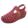 Chaussures romaines d'été pour femmes, sandales à trous creux, grande taille, bout rond, pente avec sandales