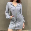 Ezgaga Mini Robe Femmes Casual Solide Poches À Manches Longues À Capuche Fermeture Éclair Crayon Robe Dames Sexy Moulante Robes De Mode 210430