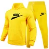 2022 Mäns Tracksuit Casual Truckes Byxor Ställer Märke Logo Skriv ut Atletisk Sport Suit Male Fashion Sweatsuit Set Classic Men Kläder