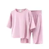 Nuovo 2 pezzi / set Pigiama per bambini Neonati maschi Indumenti da notte in cotone Manica a cinque punte Top + Pantaloni corti Homewear Pigiama Set di abbigliamento 210413