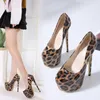 Патентная кожаная женская туфли Sexy Leopard Super High Heels Pumps Ladies Fashion Stiletto Платформа ночной клуб Женский платье