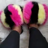 ¡Novedad de 2021! Zapatillas peludas multicolores para mujer, sandalias de piel suave y esponjosa de EVA a la moda, chanclas de verano para mujer Fourrure X0523