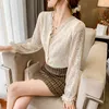 Koreański z długim rękawem Top V-Neck Koronki Elegancka Biała Bluzka Crochet Flower Cardigan Vintage Koszule Kobiety 11907 210415