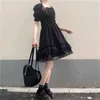 Japansk lolita stil kvinnor prinsessa svart mini klänning snedstreckhals hög midja gotisk puffhylsa spetsar ruffles party es 220119