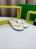 Letni mężczyźni poślizgnij się na slajdach Przewrotki Flip Flip Flip Sandals Kaptaki Flats Designer Kobiety Flip Flip Flops Beach Sandalias EU38-46