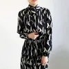 Vårkvinnor Vintage Hög midja Elegant Hit Färgutskrift Standup Krage Bow Maxi Klänning Stativ Hals Straight Robe 210510