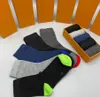 Bordado de letras Calcetines para hombre Diseñador de moda Hombres Mujeres Medias Caja de 5 pares Calcetín deportivo informal de alta calidad 2 estilos opcionales