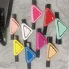 Multicolor Women Girl Triangle Letter Hair Clip Barrettes Fashion Hair Tillbehör för presentfest hög kvalitet