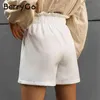 BerryGo Pantaloncini da donna sciolti solidi con cerniera arruffata Vita alta streetwear bianco corto Casual estate fondo femme street 210331