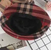 5Style Wide Brim Hats Bucket Hat Suede Fabric Fashion Stripe Print Brand Designer Women Nylon Autumn Spring Foldbar Fisherman Sun267L