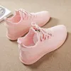 2023 Süper Işık Nefes Alabilir Koşu Ayakkabıları Erkekler Kadın Spor Örgü Siyah Beyaz Pembe Gri Günlük Çiftler Spor Ayakkabı Boyutu 35-41 WY01-F8801