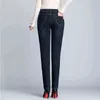 冬の女性のジーンズベルベットの暖かい緩いプラスサイズのデニムストレートママの女性女性のための高い腰のフリースブラックパンツ211129