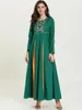 9018 würdevolles und bequemes arabisches großes Damenkleid, grüner, modisch bestickter muslimischer Spleiß-Schwingrock
