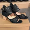 2021 Mode Kvinnor Sandal Sommarklänning Högklack Sandaler Designer Skor Party Strand Sandaler med kristaller Bra kvalitet EU35-43 W9