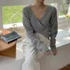 Chic V-Neck Biały sweter Kobiety Winter Casual Luźne Damskie Knitwear Topy Jesień Przycięte Zgłaszania Criss-Cross Pullover 210601