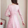 Korean Wersja Plus Size Z Długim Rękawem Solidna Sexy Koronkowa Dress Lato Biuro Lady Kolana-Długość Jakość Kobiety Dress 4925 50 210527