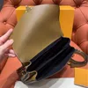 Bolsas de mão de luxo femininas pochette metls bolsa carteiro flores marrons letras estampadas monoqram top 7A qualidade cross body envelope bolsas de ombro M44876 com caixa de código de data