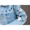 Damen-Jeansjacke mit Stickerei-Applikationen, lockeres Übermaß, Blumenmuster C0142 210514