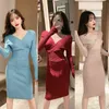 Sexy gebreide vrouwen hoge taille lange mouwen trui jurk v-kraag uit schouderjurken mode schede vestido feminino 12251 210417