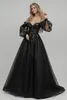 2021 검은 고딕 웨딩 드레스 어깨 긴 소매 끄기 가운 얇은 얇은 얇은 얇은 얇은 얇은 껍질을 벗기다