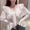 Ezgaga blus kvinnor v-neck Flare ärm all-match Korean Fashion Solid Slim Ruffled Hollow Out Chic Ladies T Shirts Elegant Blusas 210430