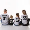 Kläder Pappa 01 Mamma 02 Kid 03 Baby 04 Familj Matchande Outfits Moder Fader Fashion Letter T-shirts 210417