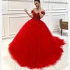 Sparkly Red Off Flow Quinceanera Платья Ball Clange Forman Prom Вечер 2021 Кружева Принцесса Сладкие 15 16 Платье Рождения Рождения