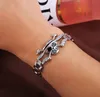 Charm-Armbänder HF Hochwertiges Anime One Piece Überzugslegierungsarmband Totenkopf Cosplay Zubehör