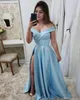 Stijlvolle vrouwen avondjurken Simple Elegant Light Sky Blue Off schouders Ruches High Split Long Prom Party Jurken7296536