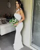 2021 Neuankömmling Meerjungfrau Brautjungfernkleider für Hochzeiten Satin One Shoulder Ärmellose bodenlange Brautjungfernkleider Plus Size