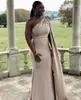 2022 Sexig champagne naken sjöjungfru brudtärna klänningar för bröllop med Cape African One Shoulder plus size Party Sweep Train Maid of Honor Gowns Zipper Back Back