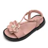 Sandálias sandálias sandálias meninas infantis sandálias princesas doces florestas sapatos de praia de verão novo macio doce floral com pérola 26-36