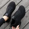 Le scarpe da corsa professionali da donna ammortizzano le sneakers rosso viola nero primavera transfrontaliera tessitura traspirante rete alla moda a dondolo casual