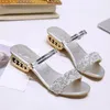 Bär skivor Skodon tofflor damskor Kvinna Kvinna glider på kvinnors sandaler Summer Peep Toe Chunky Heels Bling Drop