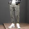 Koreański styl moda przypadkowi męskie dżinsy luźne dopasowanie duże kieszonkowe spodnie ładunkowe jasnozielone bramka streetwear hip hop szeroki nogi harem spodnie