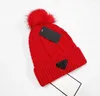 Designer pom pom beanie solid färg märke kvinnor sport skidor hattar höst vinter tryck mönster stickad hatt