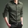 新しいメンズシャツスリムフィットボタンダウンロングスリーブカーゴシャツ100％コットンモトバイカーブラックアーミーグリーン男性ブラウス210412