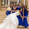 アフリカの黒人の女の子2021の花嫁介添人のドレスノースリーブのVネック背中の背景ロイヤルブルーのセクシーな人魚の結婚式のゲストドレス女性パーティー
