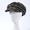 Stingy Brim Hats Wholesale Houndstooth Octagonal för kvinnor och män stickade Tweed Sboy Caps Par Vintage Artist Visor Cap