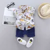 男の子の夏の服の幼児幼児衣装ファッション漫画シャツ  ネイビーショーツセット1 2 3 4年衣装G220310