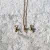 Collana Fotografia originale scattata in oro giallo fine G/F da 9 k con pendente circolare in filigrana con cuori d'amore, set con orecchini abbinati