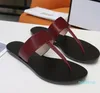 Designer män strand sandaler wgg sommar mode kvinnor flip flops läder dam slipper metall skor dubbla spänne träskor glider stora 854