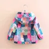 Vår Höst Girls Windbreaker Coat Jackor Baby Kids Printing Hooded Outwear Coats Jacka Kläder 211204