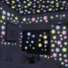 Стены наклейки 50 шт. Детская спальня флуоресцентное свечение в темной снежинке украшения дома Pegatinas de Pared