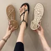 Låga sandaler kvinna läder klara klackar 2022 sommar kvinnlig sko låghårig elastisk band komfort studded platta tjejer beige nya