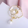 Pins, Broches Natural Fritillary para Mulheres 2021 Chegada Rose Flor Broche Pin Elegante Pérola Pins Broche Femme Bijoux de Luxe