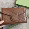 ウォレットショルダークロスボディバッグトートバレル型の財布文字花柄のハンドバッグトートウォレットバックパック2021女性luxurysデザイナーバッグ