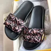 Pantoufles pour femmes Fashion Satin Slide Designer Sandales Sandales avec bouchon dor￩ et cordon de crampon classique chanvre d'￩t￩ ext￩rieur de plage plate tongs plats adultes slipper